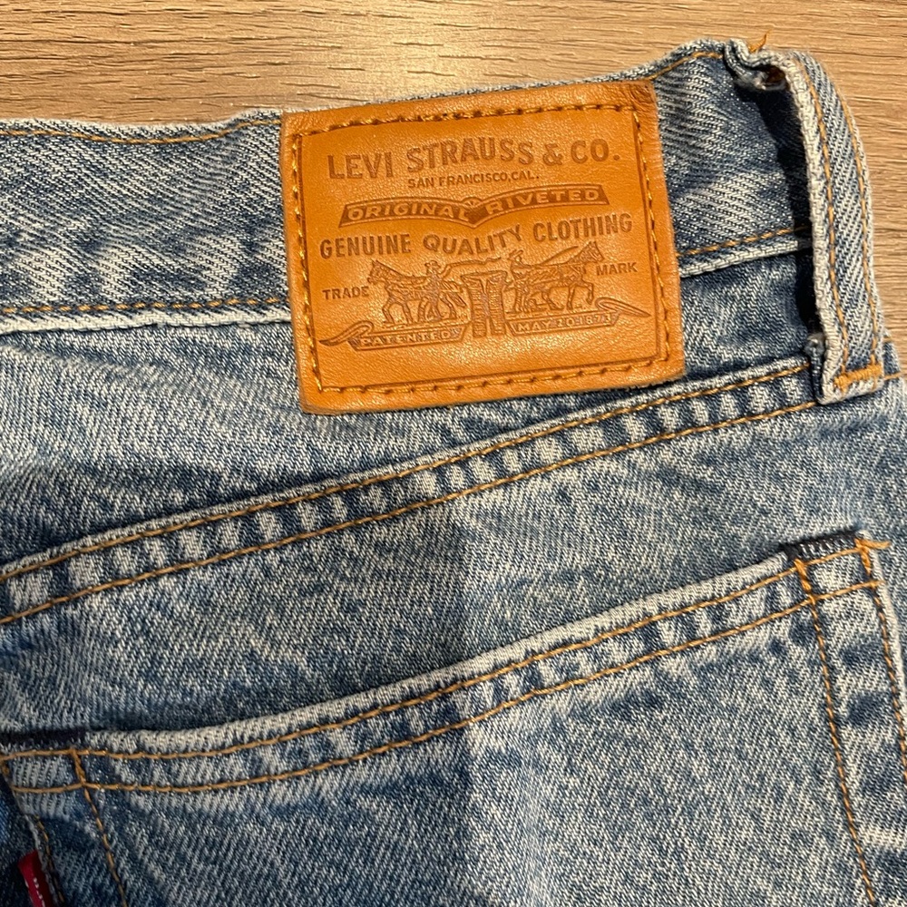 Wedgie Fit Levi’s - Picture 6 of 7